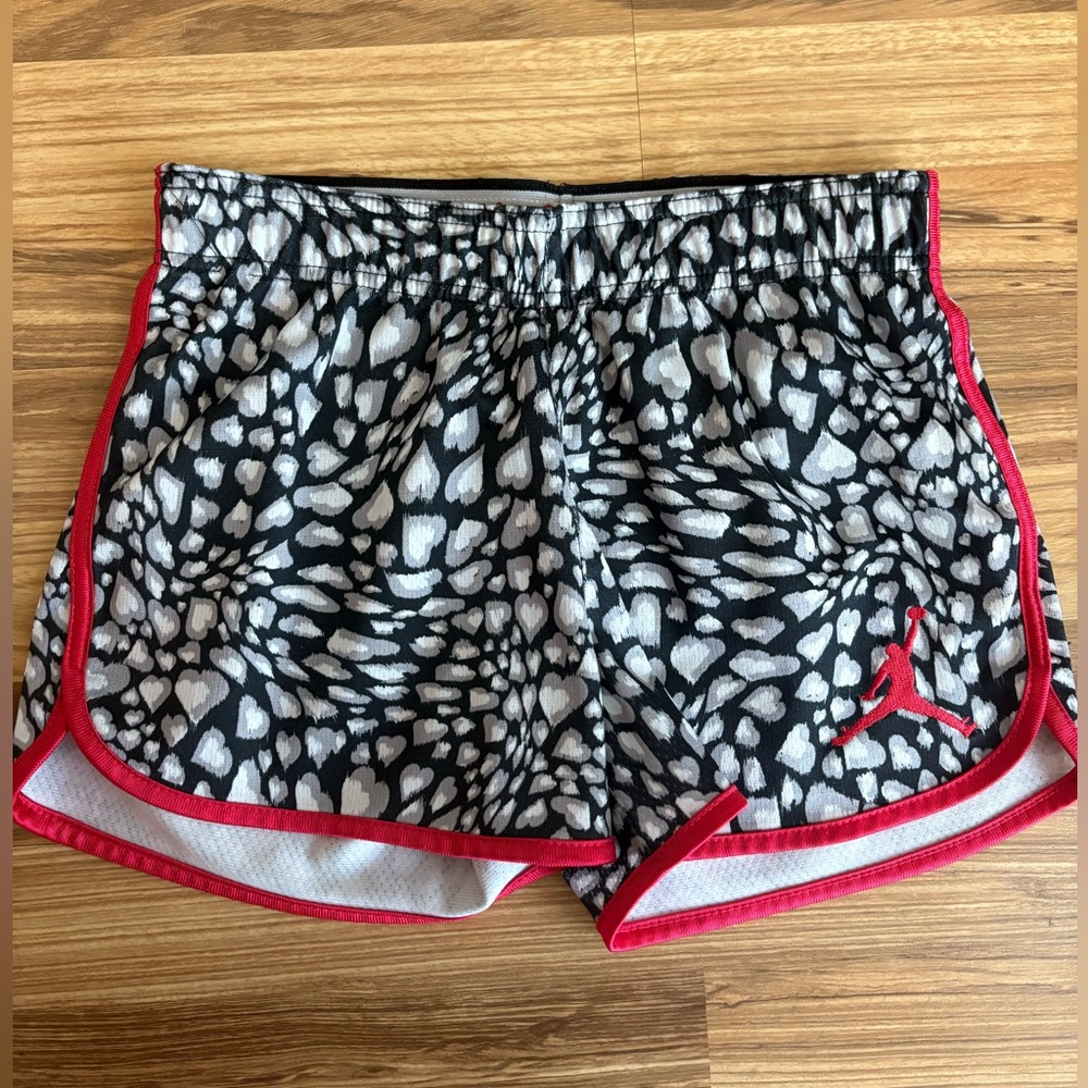 ✨ Girls Jordan Heart Print Athletic Shorts ✨